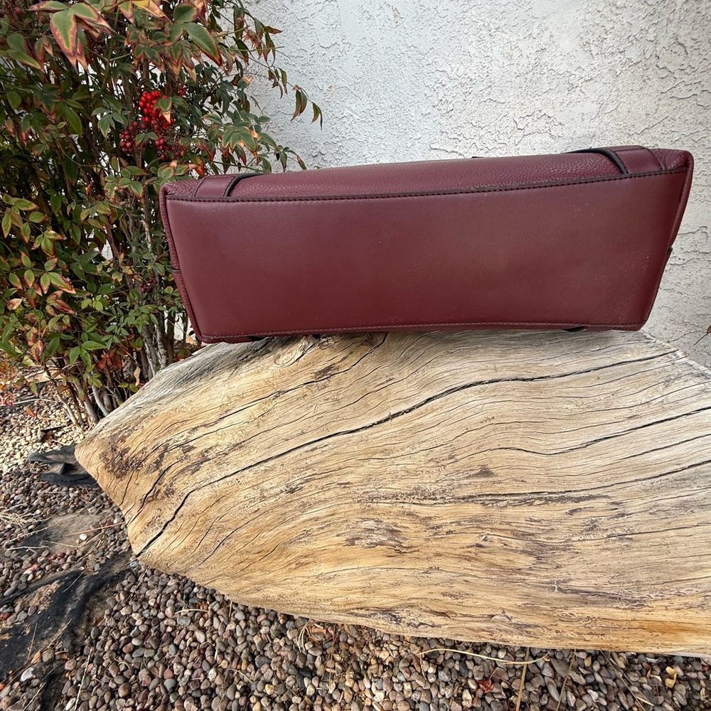 Cooper Leather commuterTote Bag
Color:OxBlood - Picture 4 of 5